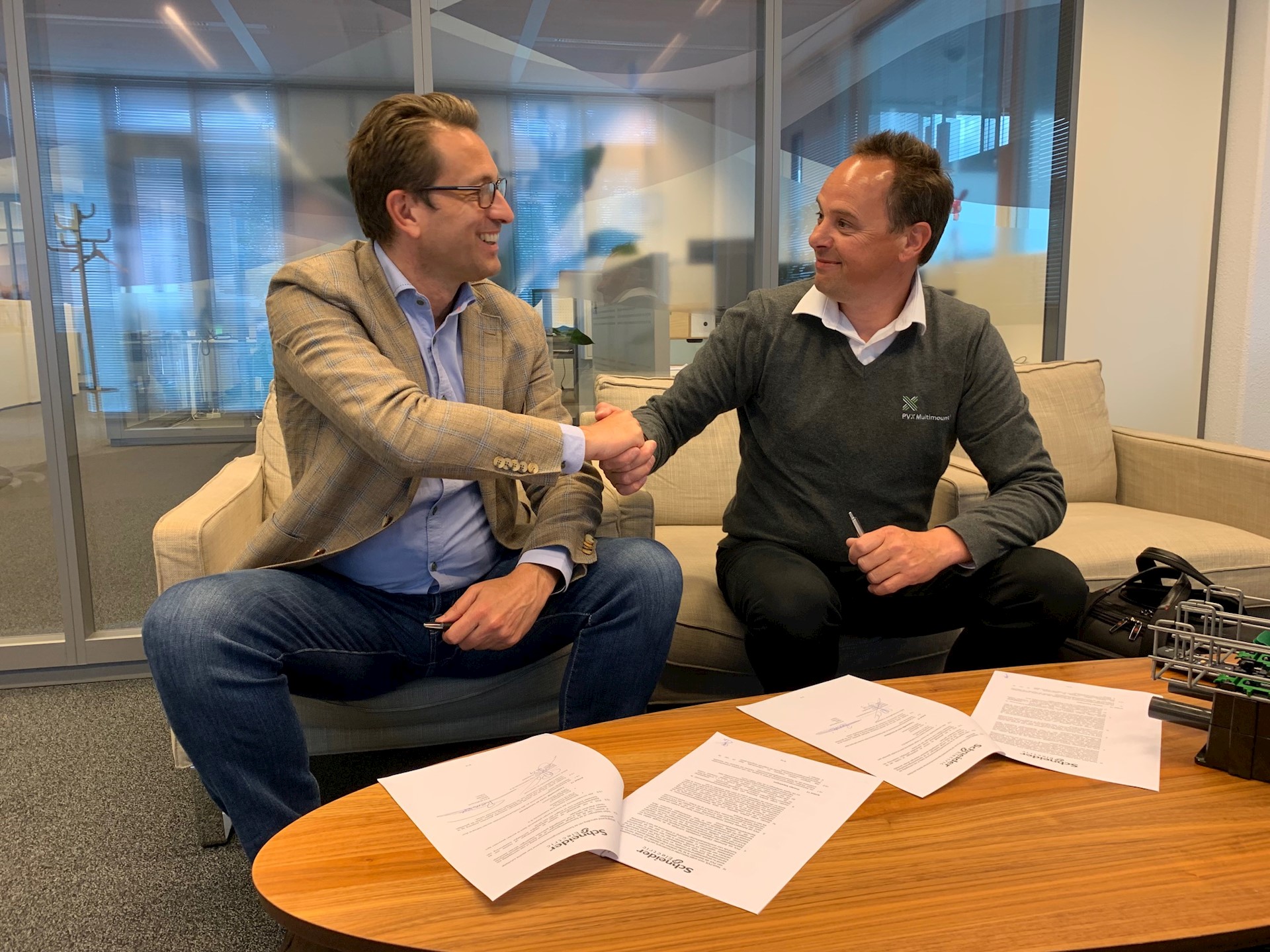 Schneider Electric persbericht PVX Multimount